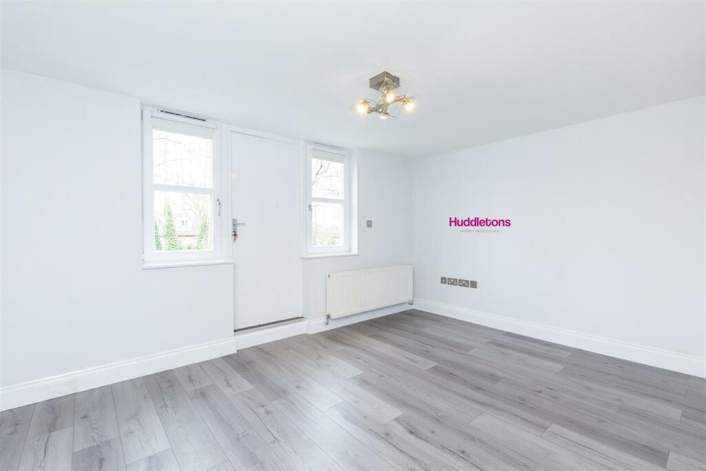 F2, 19 Crescent Road - 08.jpg