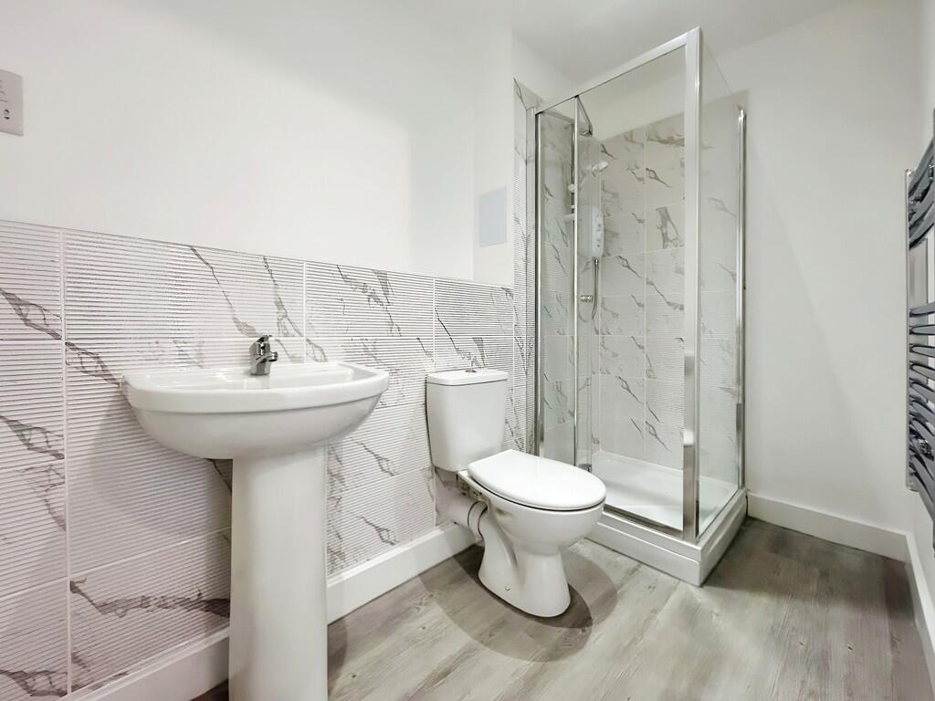 g12 toilet