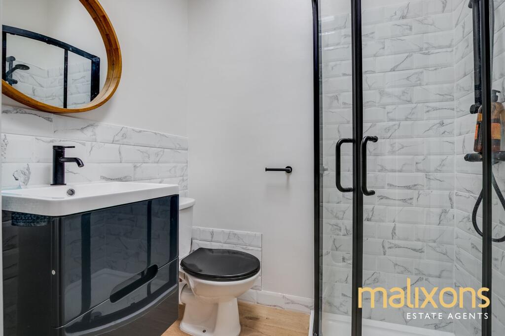 Shower room in annexe