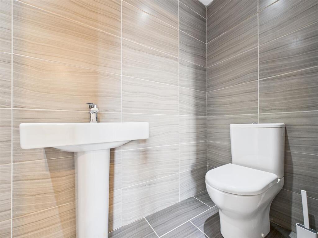 MASTER EN-SUITE