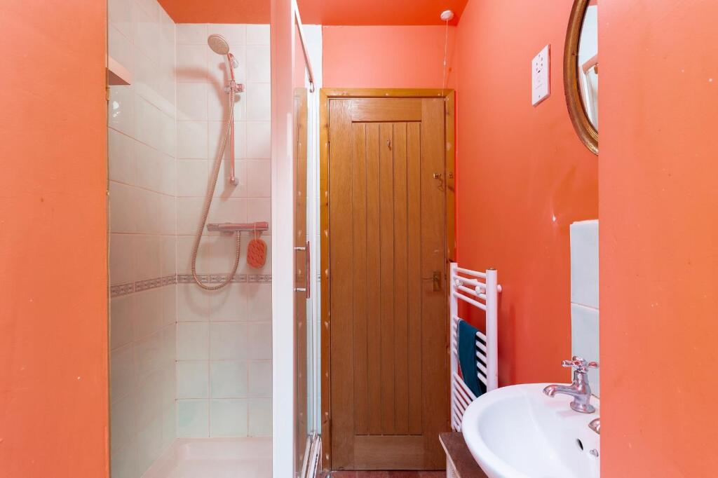 1S1R5SE - Shower Room B.jpg