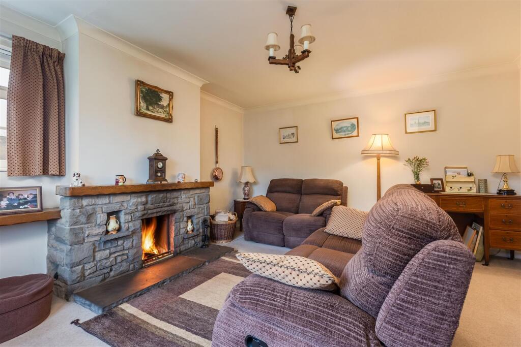 Station Road 9A Sitting Room-2.jpg