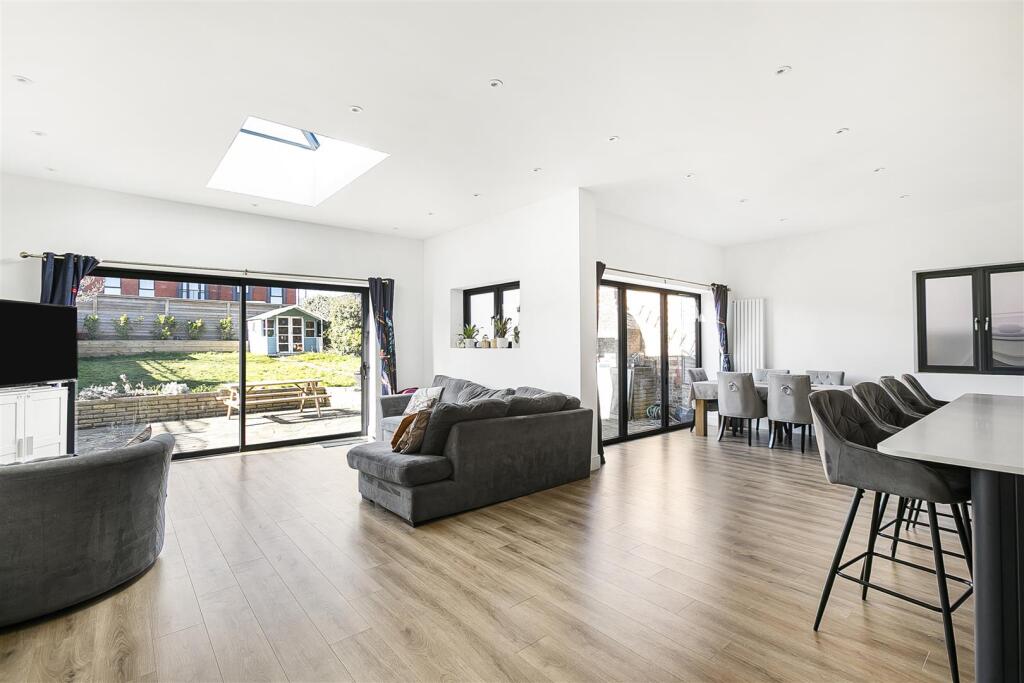Open Plan Kitchen/Dining Room