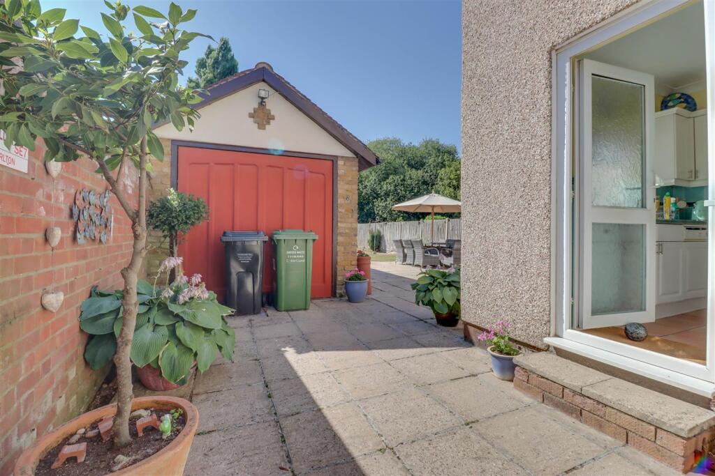 111 RUNWELL ROAD INSIDE-3.jpg