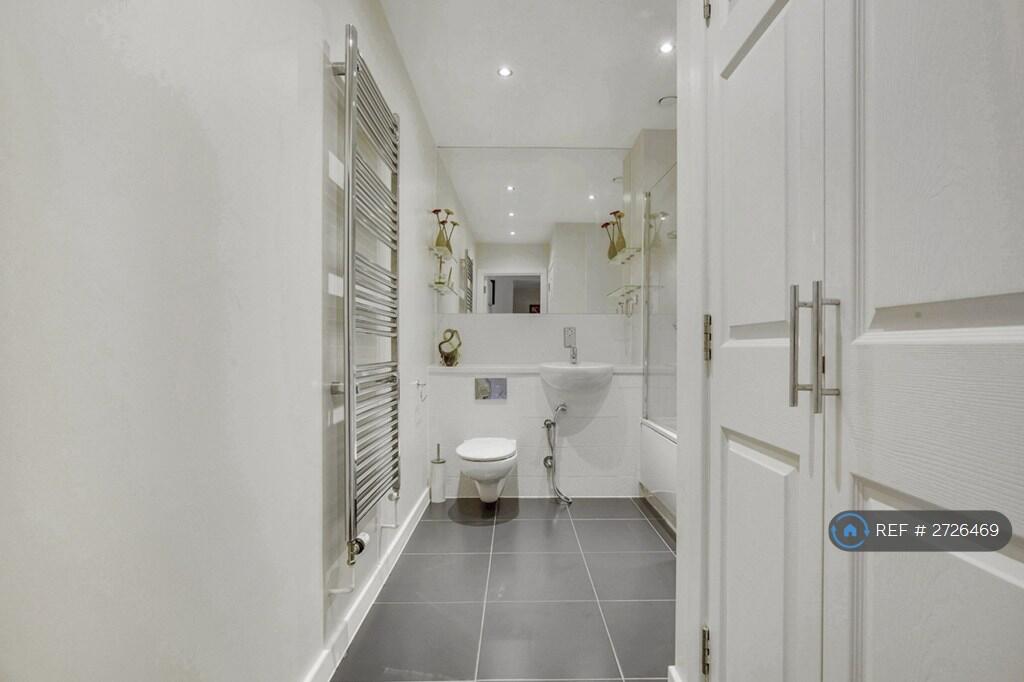 First Floor Bathroom With Tub 1