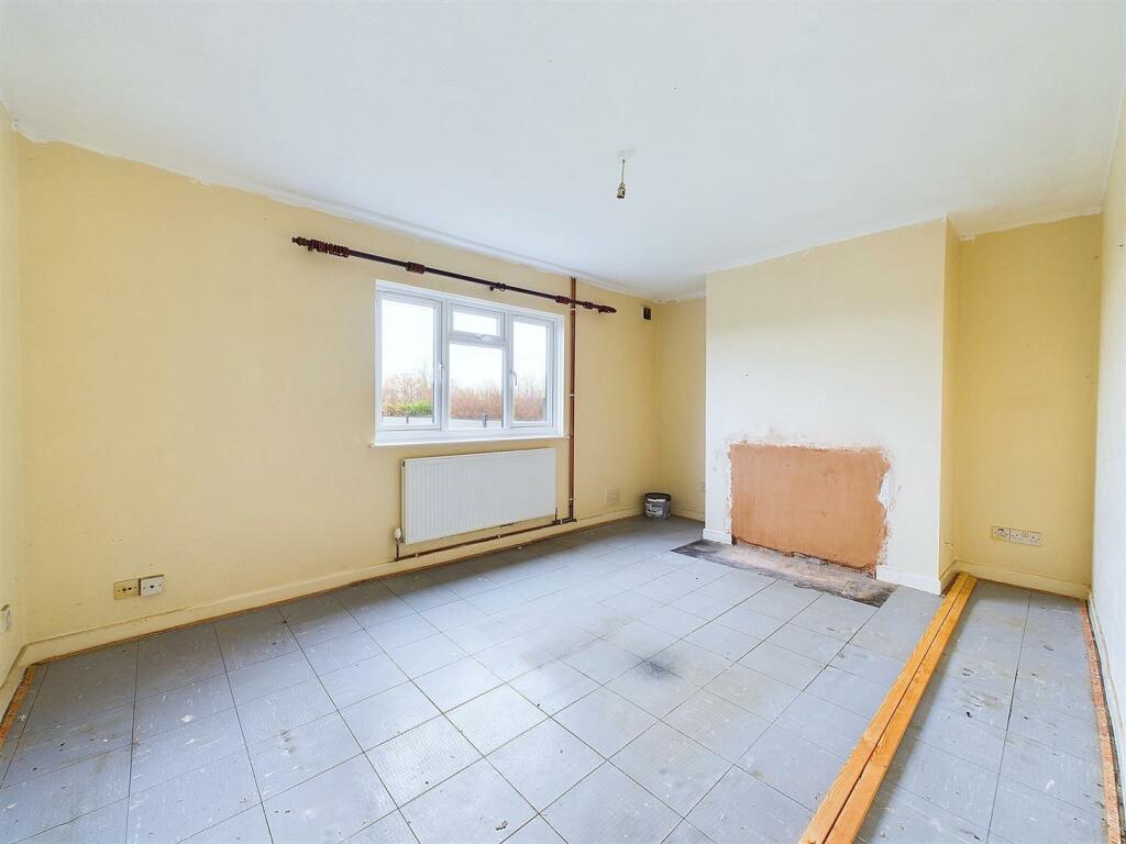 2 - Semi-detached House for Auction, Wick St Lawre