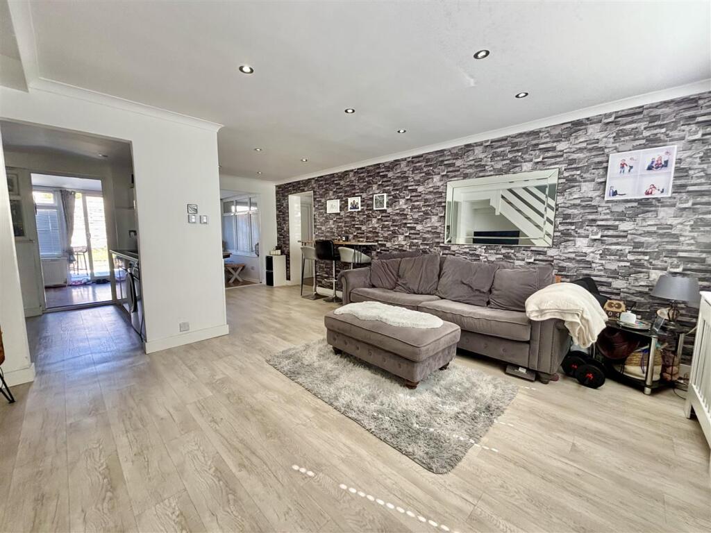 Lounge / Dining Room