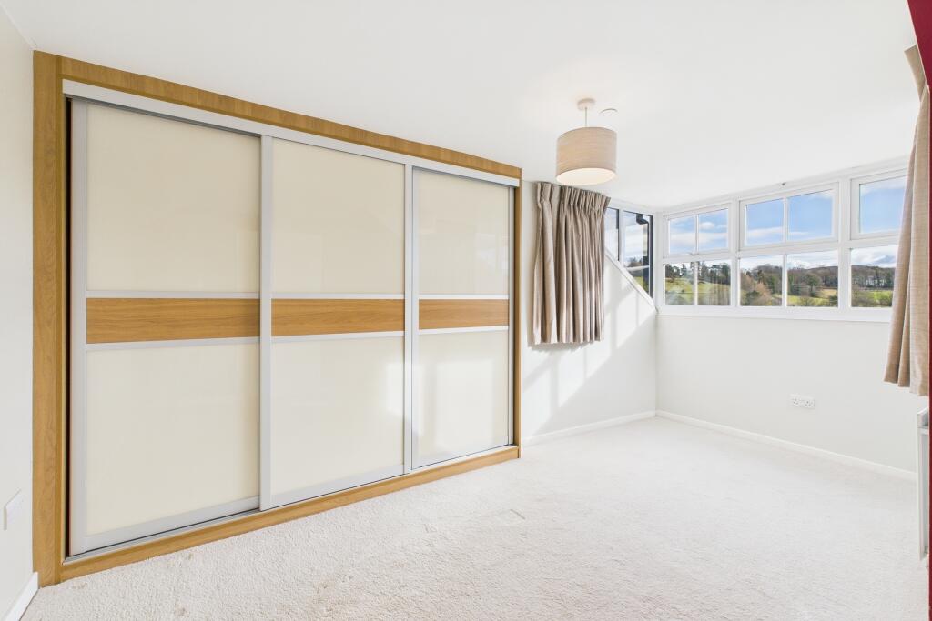 CAM04201G0-PR0056-STILL014