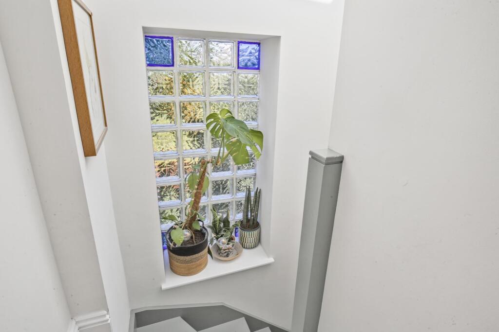 1463639988 - St.Julians Farm Road, SE27 - 21.jpg