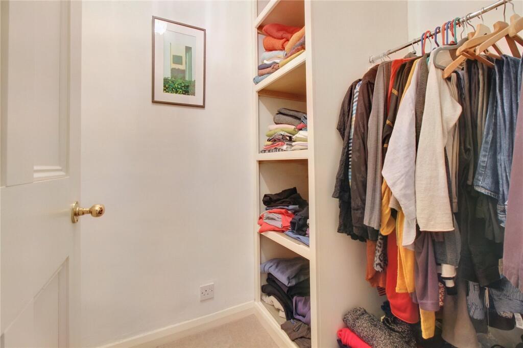 Walk-In-Wardrobe