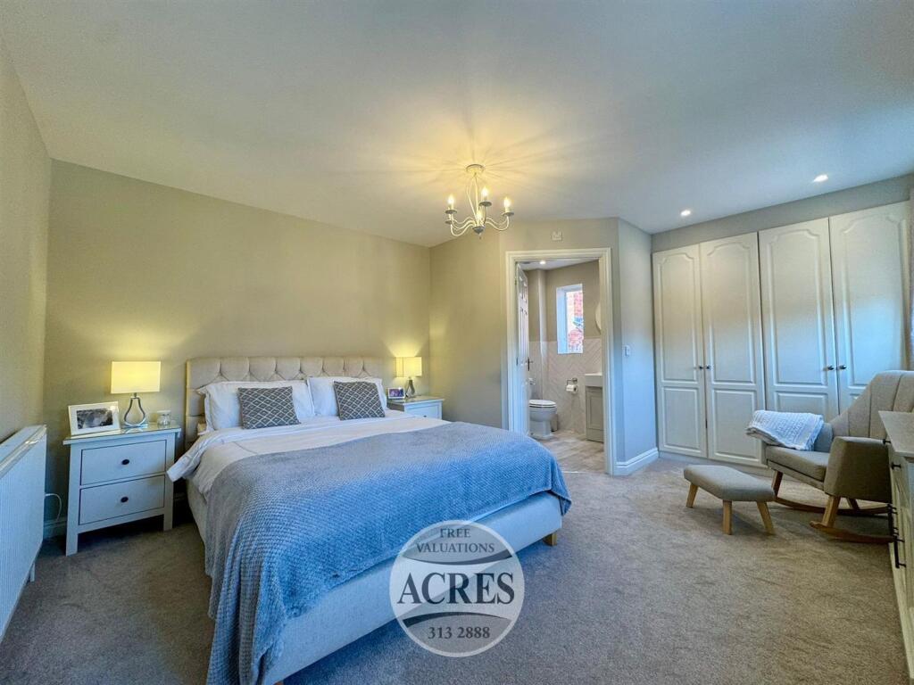 Master bedroom (1).jpg