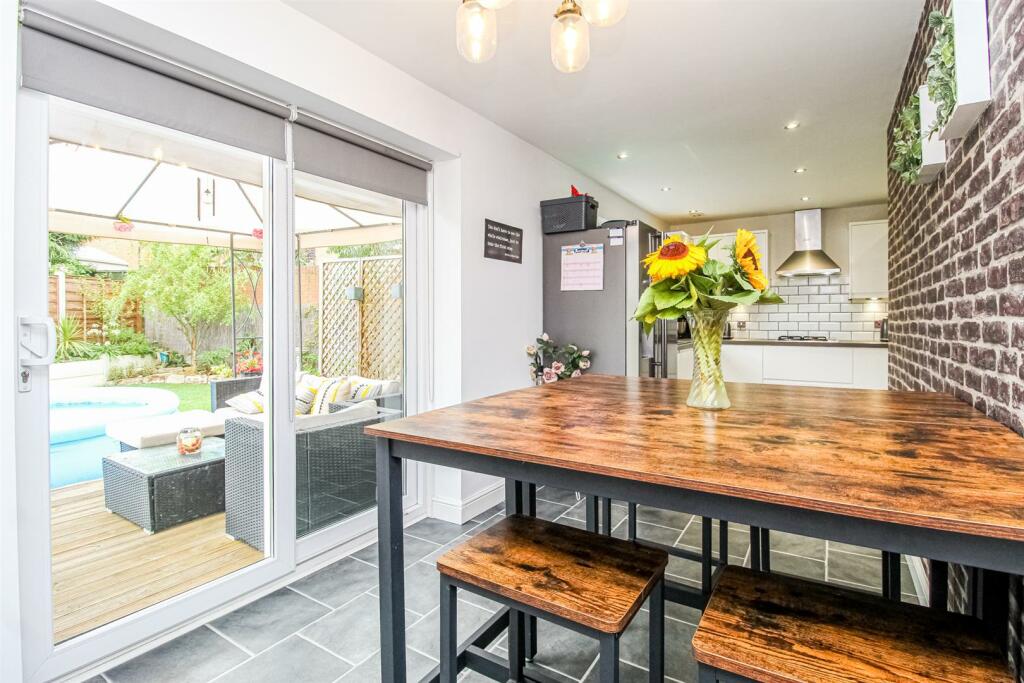KITCHEN/DINER