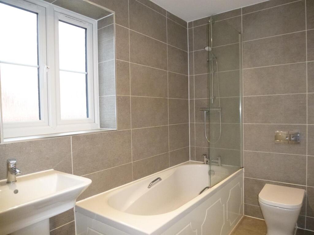 Bathroom - 11 Silent Garden Road.JPG