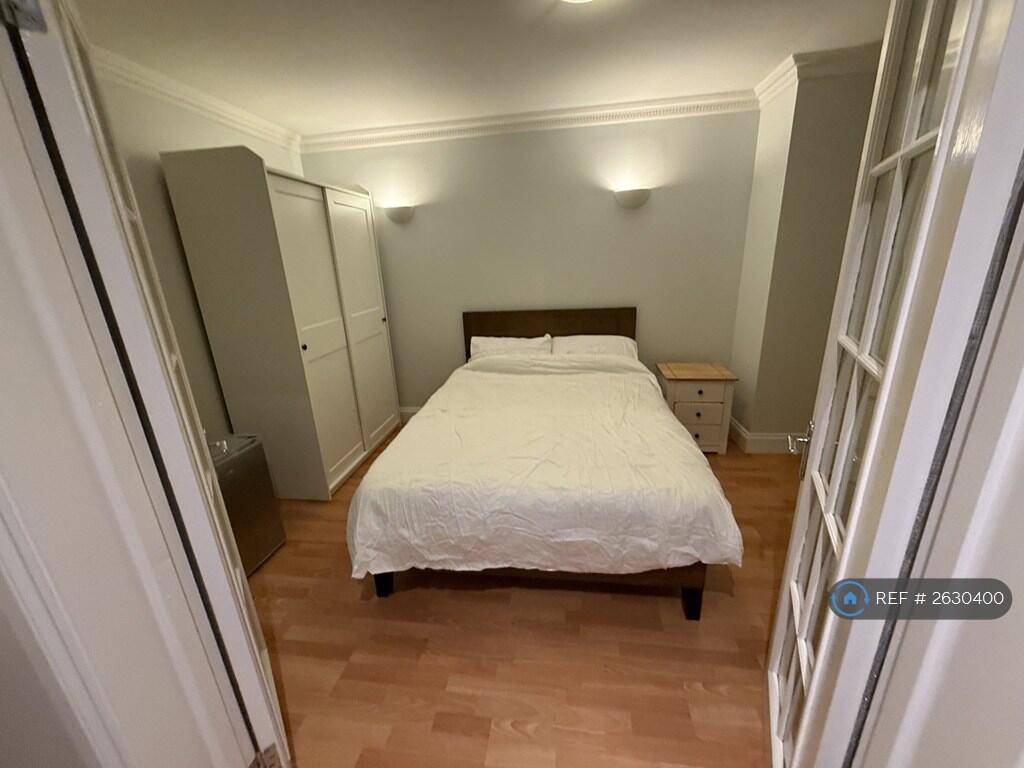 Double Bedroom 5