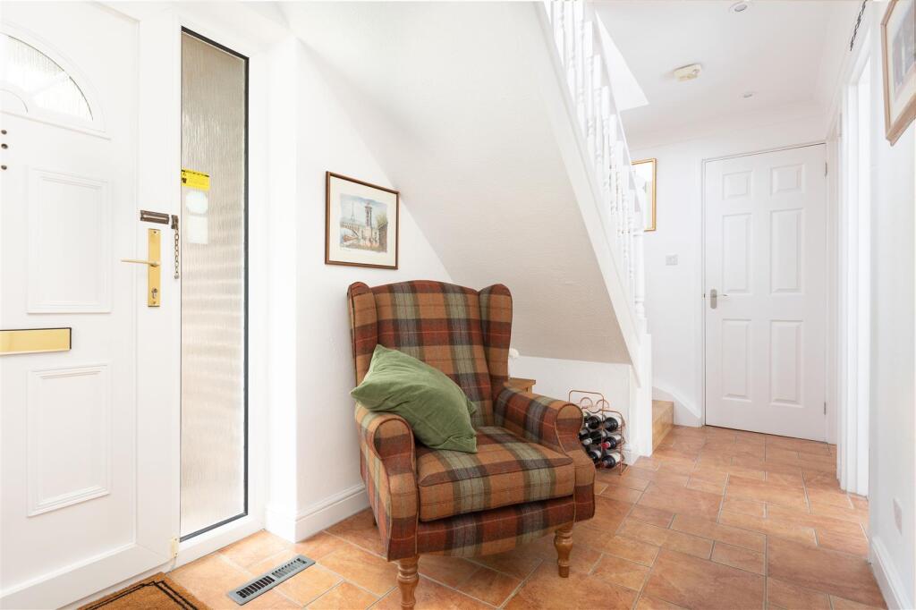 9 Milne Close-7.jpg