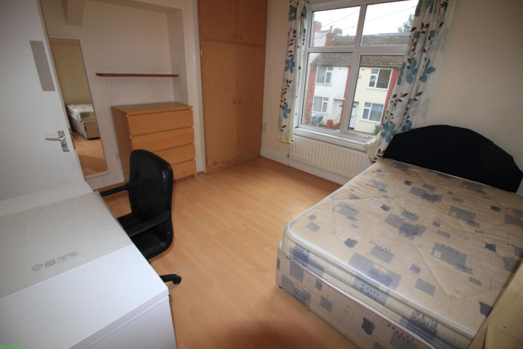 bedroom 2.2