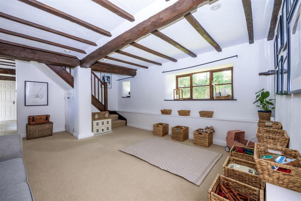 downstairs middle room