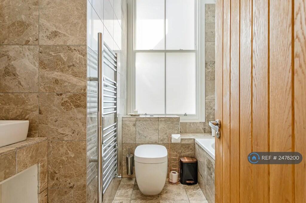 Bathroom 1 Toilet