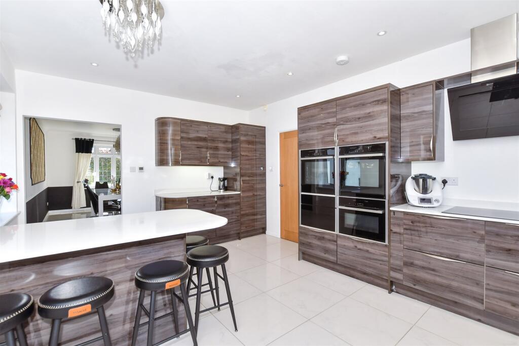 Kitchen/Breakfast Area