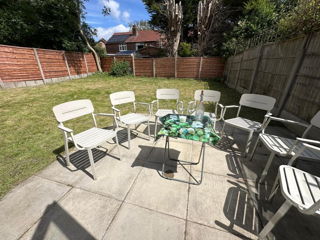 Spacious and inviting garden area perfect for r...