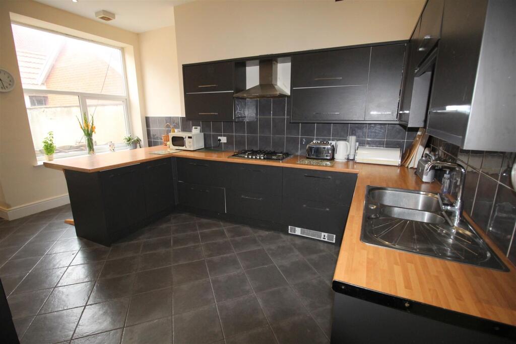 Lake Road, Kitchen 2.JPG