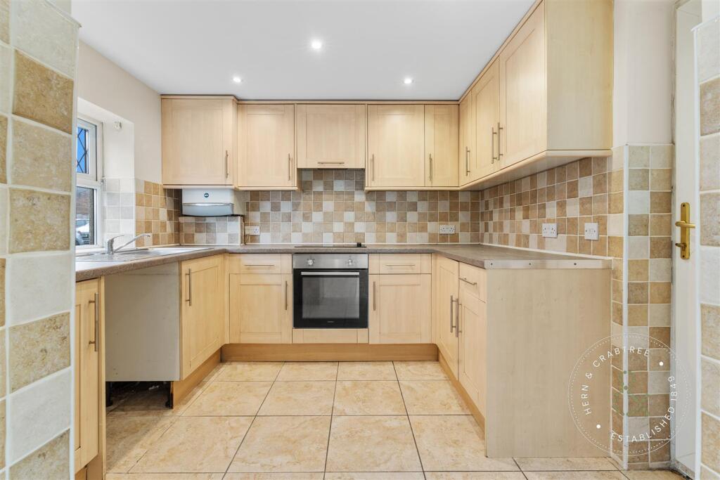 Cardiff Road, HernCrabtree (11).jpg