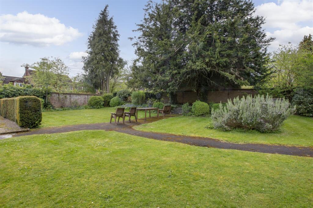 Flat 3 Totteridge House, Totteridge Lane, HP13 7LR