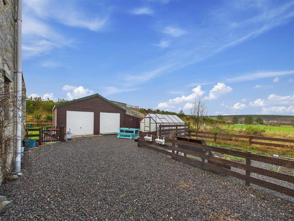 Side Garden &amp; Garage
