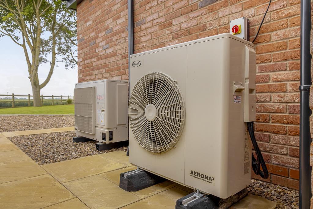 5 Gyrwas Grove (Whaplode)-24.jpg