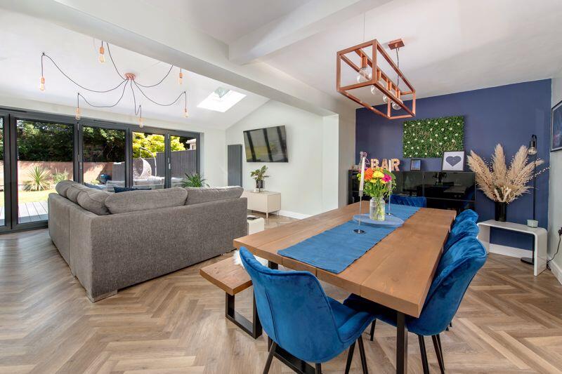 Kitchen/dining/family room