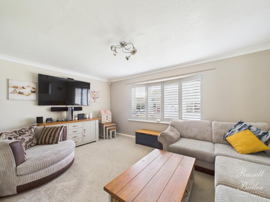 CAM01995G0-PR0379-STILL021