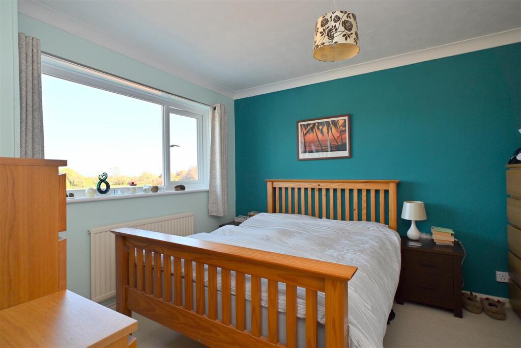Bedroom 1.JPG