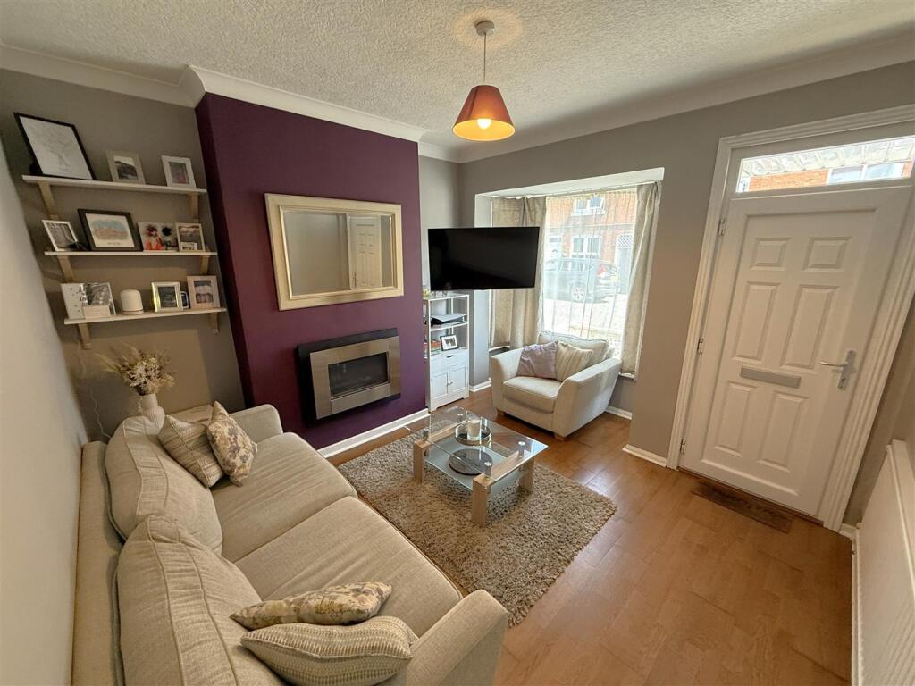 Living Room B.JPG