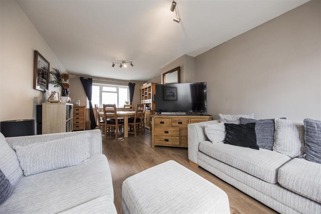 Open plan lounge / Diner