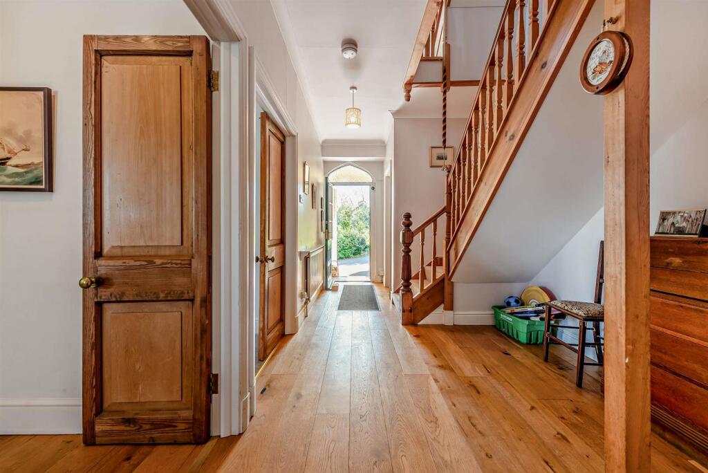 Glanteifi House - Hallway