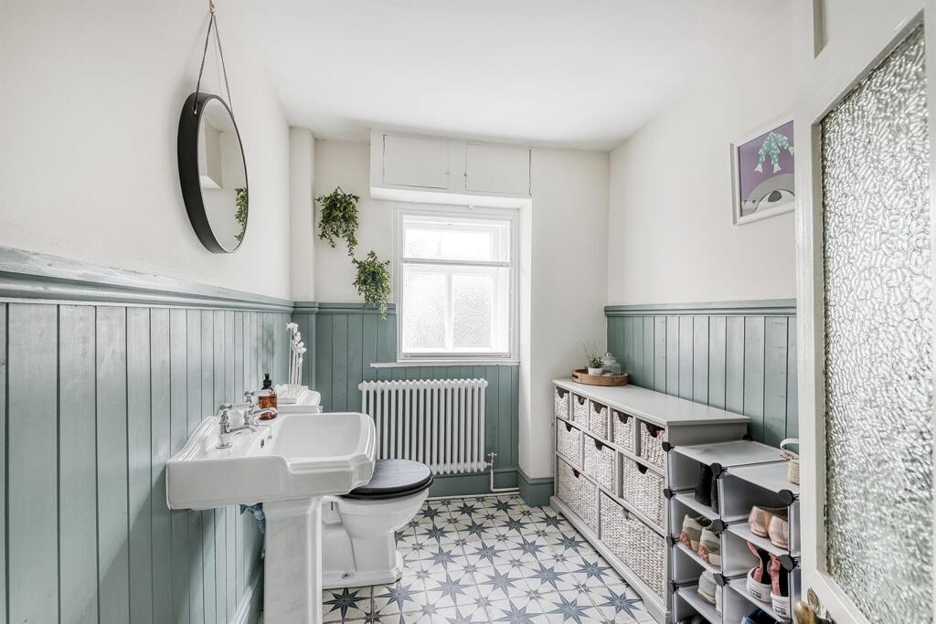 Fitted Guest Cloakroom