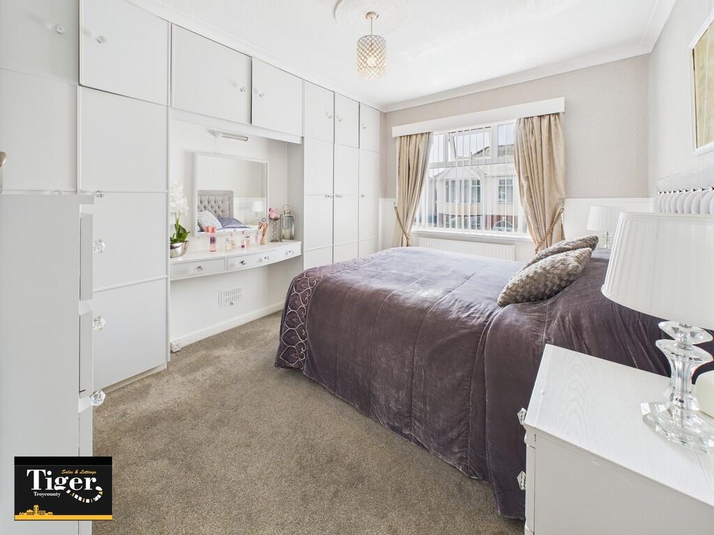 CAM02176G0-PR0652...