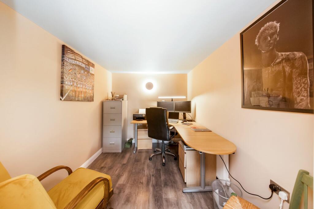 SNUG / OFFICE