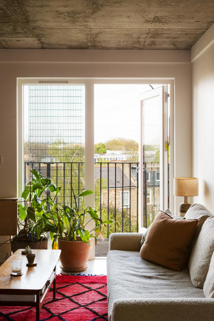 277009 - 25_4_15_MH E5 8GZ_00007.jpg