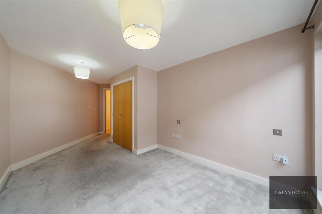 Flat 3, 376 Clapham Road SW9 9AR-10.jpg
