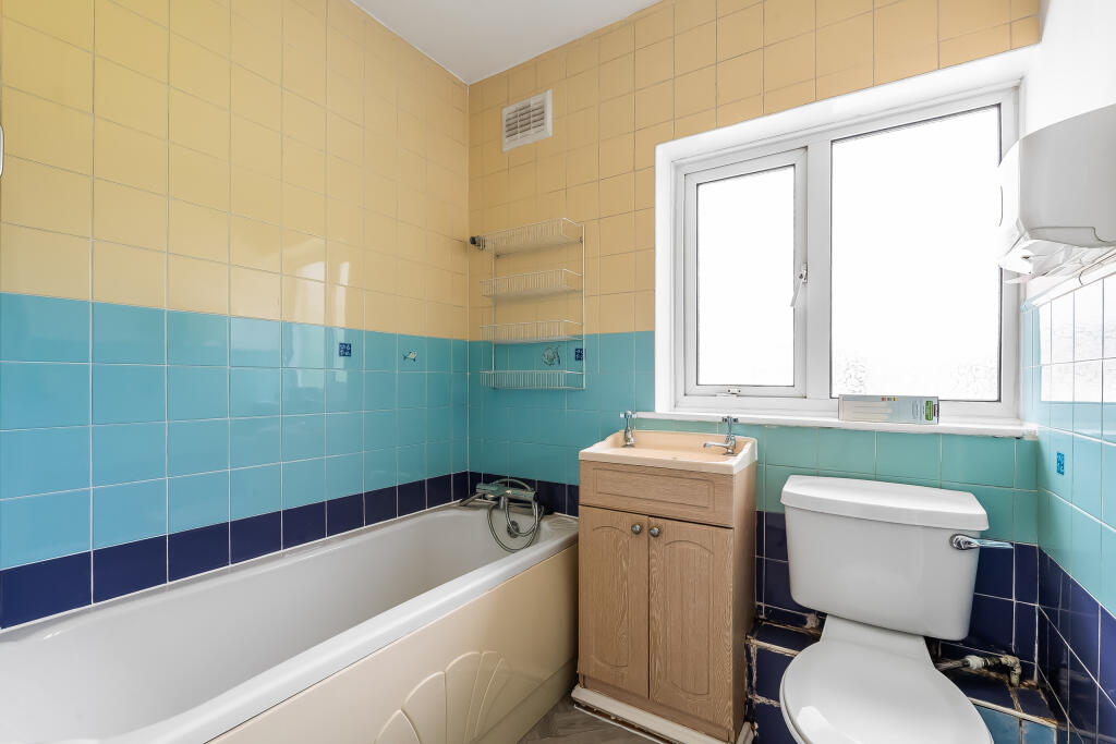 31-Pollards-Oak-Road-17