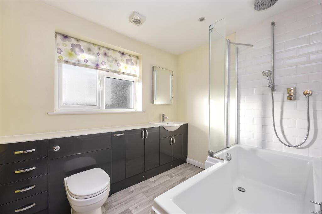 Courtlands Close 8-008.JPG