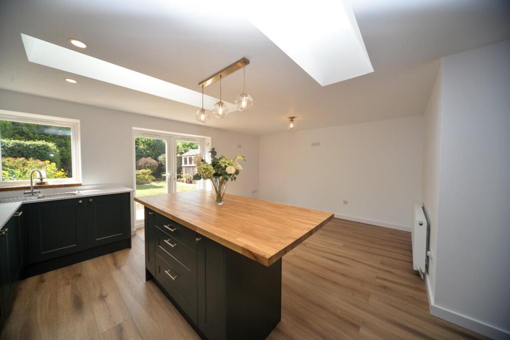 Kitchen to lounge.jpg