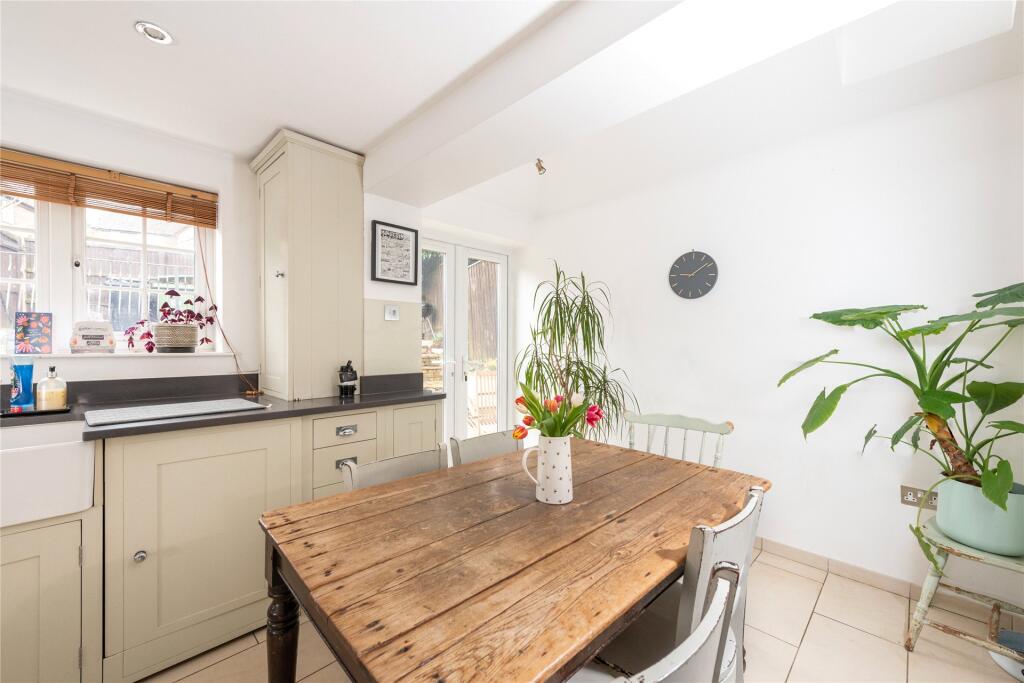 Kitchen./Dining