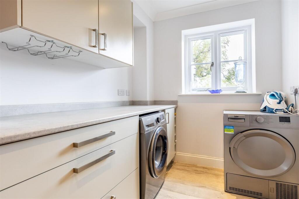 1a, Bumbles Green (12).jpg