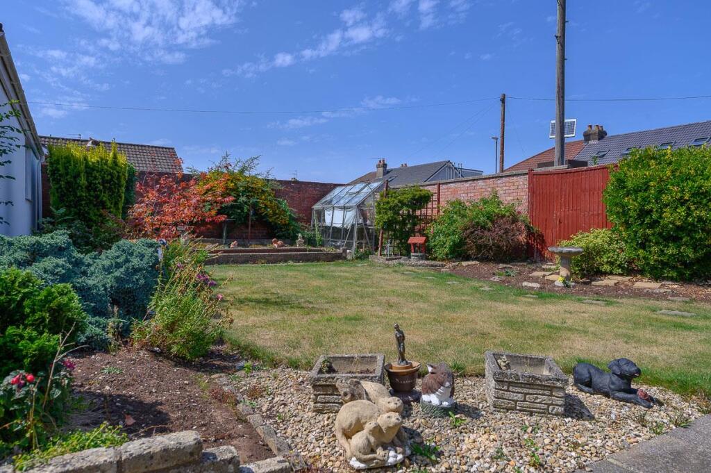 Rear garden pic 2.jpg