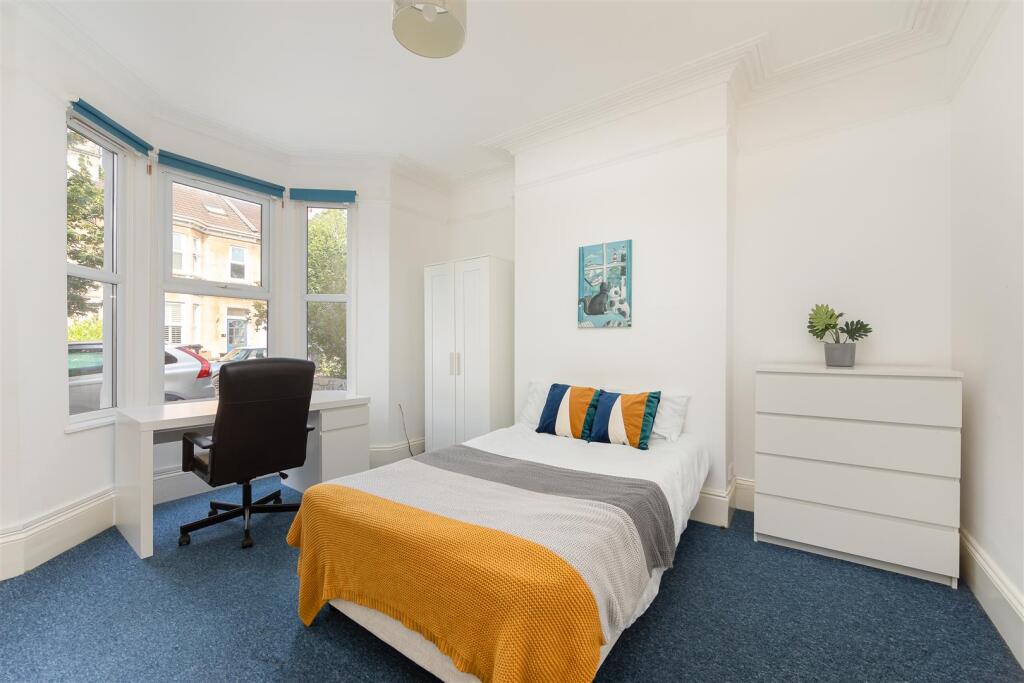 10 Shaftesbury Ave -9.jpg