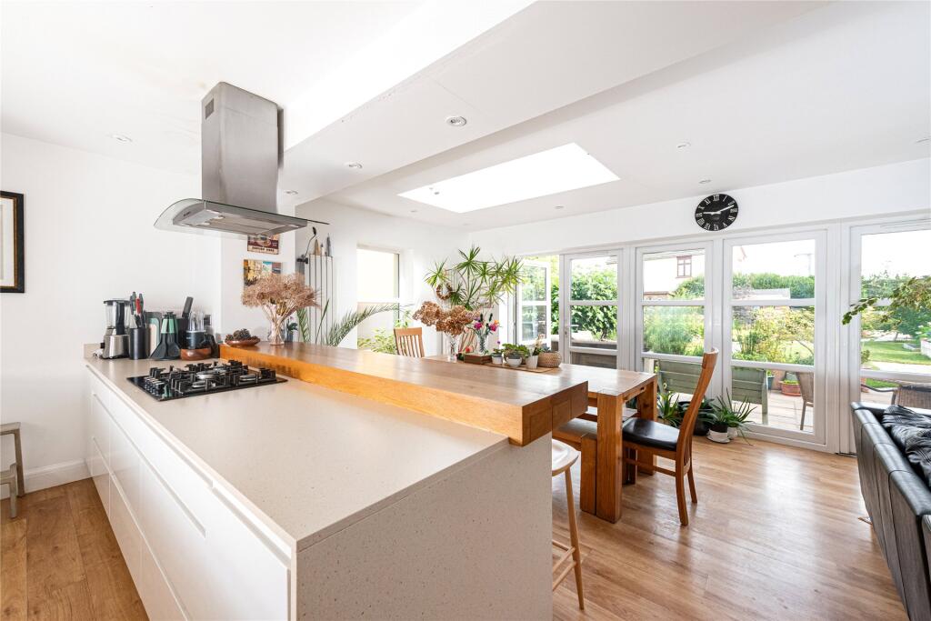 Kitchen/Dining