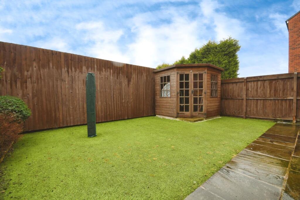 REAR GARDEN 01.jpg