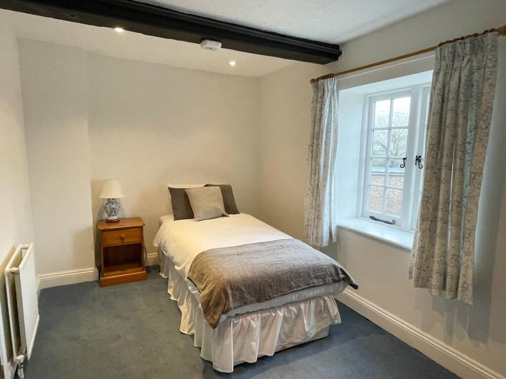 single_bedroom_eryxqw.jpg